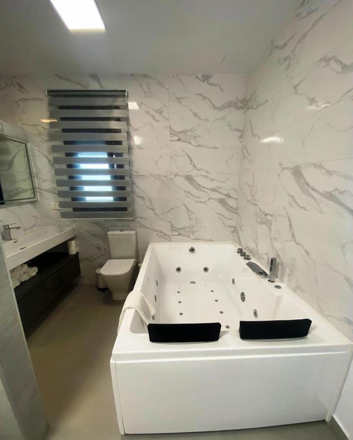 Loft Villalucia كونيل ذي لا فرونتيرا المظهر الخارجي الصورة
